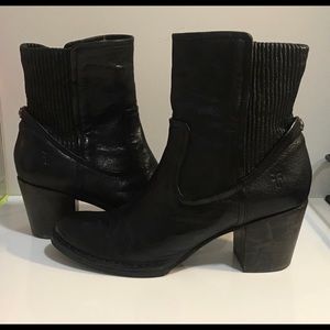 Frye Lucinda Scrunch Booties size 10 in black